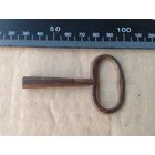 Старинный ключ для настенных или каминных часов.