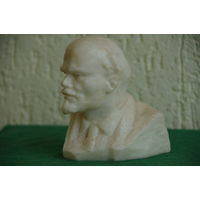 Бюст ЛЕНИН  ( СССР   пластик  )  12,5 см