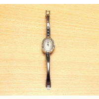 Наручные женские часы Луч (серебристый цвет). Характеристики: механические, органическое стекло, металлический браслет.
