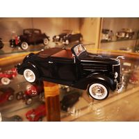 Модель 1:24 Ford Deluxe Cabriolet 1936 WELLY