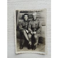 Фотография "Два товарища", сентябрь 1945 г, Западная Беларусь