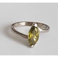 Кольцо перстень, оливковый кристалл, размер 15