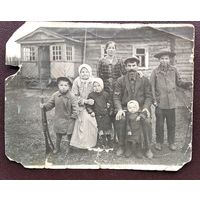 Фото семейное. 1920-е г. 9х11 см.