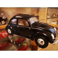 Модель 1:18 Volkswagen Kafer 1950 WELLY