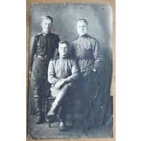 Фото трех военных. 1940-50-е. 9х14 см.