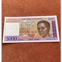 Распродажа! Мадагаскар 5000 франков 1995 г.
