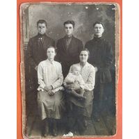 Фото семьи. 1920-е. 12х17 см.