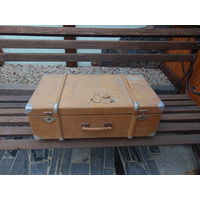 Старинный,деревянный чемодан, в отличном состоянии.!!!