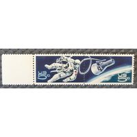 1967  Космос - первый американский выход в космос  США