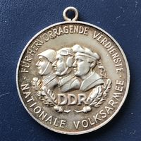 Медаль ГДР ЗА ЗАСЛУГИ ПЕРЕД НАРОДНОЙ АРМИЕЙ 2-ой степени( СЕРЕБРО 1956-1973 год) РЕДКАЯ ОТЛИЧНАЯ
