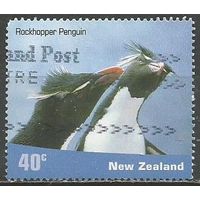 Новая Зеландия. Хохлатый пингвин. 2001г. Mi#1949.