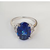 Кольцо с синим кристаллом Леденец с огранкой. Диаметр внутри 18 мм.