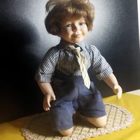 Кукла декоративная характерная " Мальчик на коленках" Винтаж.Фарфорово- набивная. 40 см.