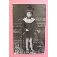 Фото "Девочка с обручем", Зап. Бел., 1920-1930-е гг.