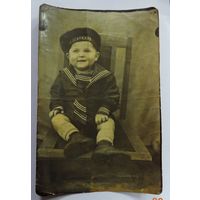 Фото "Мальчик-Герой" 1950г. Размер 9.3-14 см.