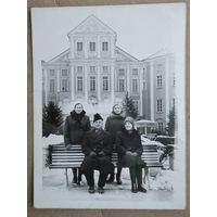 Фото в санатории "Несвиж" (Несвижский замок Радзивиллов) 1960-70-е. 9х12 см.