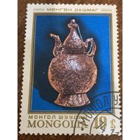 Монголия 1974. Старинный кувшин. Марка из серии