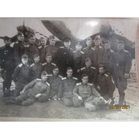 Фото офицеров ВВС на фоне Пе-2 или Ту-2, по фамильный список