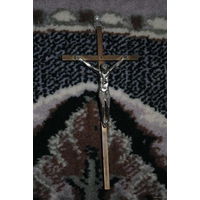 Католический крест/крестик из латуни на стену, - размер 15,5 см., - (б.у.) - культовая вещь-!
