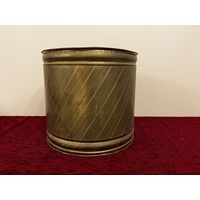 Огромное латунное кашпо,Германия,диаметр 34см.выс. 31,5 см