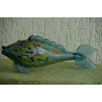 Статуэтка  " Рыбка "  цветное стекло   ( высота 11 см , длинна 29 см)    целая