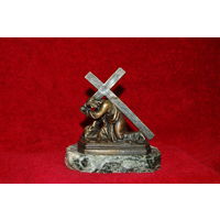 Статуэтка - Иисус с крестом, бронза на мраморе