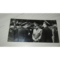 Черно-белое фото " Гусаковский И. И.дважды Герой Советского Союза (1944, 1945).\1