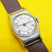 Часы Swiss редкие швейцарские часы в корпусе танк на полном ходу времен ВОВ. Распродажа личной коллекции часов