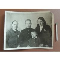 Фото "Семья", 1945 г.