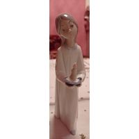 Статуэтка "Девушка со свечой". Lladro