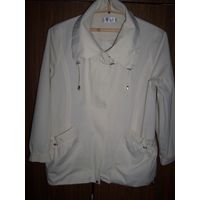Легкая куртка молочного цвета, размер 52-54.