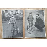Два фото девочки на велосипеде. 1965 г. 8х11 см. Цена за оба.
