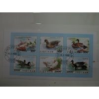 Марки - фауна, Вьетнам, птицы, БЗ, блок