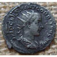 ДЕНАРИЙ. Antoninian из Gordianus III(238-244н.э)Рома сидит справа,одержавший победу 3,86гр.22мм.