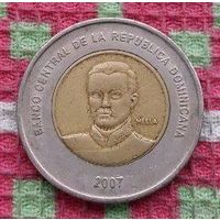 Доминиканская Республика 10 песо 2007 года. Новогодняя ликвидация!