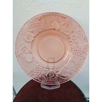 Размерная тарелка из розового стекла