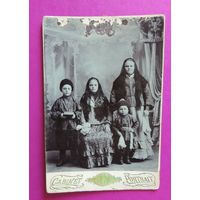 Фото кабинет-портрет "Татарская семья", до 1917 г.