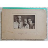 Фото большое "Семья", Ташкент, 1929 г. (без паспарту 13,5*9 см, с паспарту 38,5*19 см)