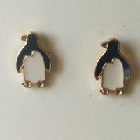 Серьги- пуссеты " Пингвины" горячая эмаль. Жёлтый металл. 1,2х1 см.