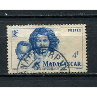 Французские колонии - Мадагаскар - 1946 - Местные жители 4Fr - [Mi.399] - 1 марка. Гашеная.  (Лот 61Dd)