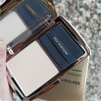 Компактная пудра Hourglass Vanish Airbrush Pressed Powder в оттенке Translucent Medium