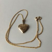 Старинный кулон на цепочке в форме сердца.Клеймо . Германия.  Позолота. 2,5х 2 см. ,21 см