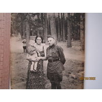 Фото военного с семьей