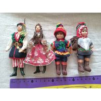 Набор 2+2 шт, фигурки, мини-куклы в национальных костюмах, привезены из Германии. Недорогой старт! Распродажа коллекции.