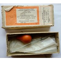 Упаковка скарификаторов СССР и пипетка с грушей для забора крови.