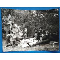 Фото из СССР. Пикник с шашлыками. 13х18 см.