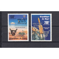 Космос. Аполлон 11. Нигер. 1979. 2 марки с черной и серебряной перевернутыми надпечатками. Michel N 682-683 (- е).