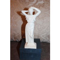 Пластиковая статуэтка "Античная девушка", высота 23 см., без сколов и трещин, клеймо, Польша.