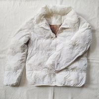 Белая болоньевая куртка