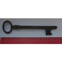 Старинный бронзовый ключ